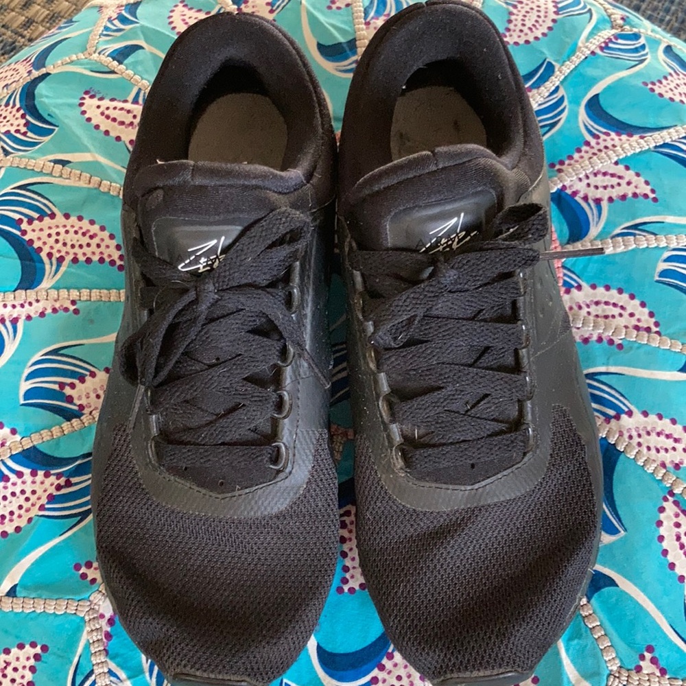 Nike Air Max Zero Youth size 6.5/Euro 39/24.5cm